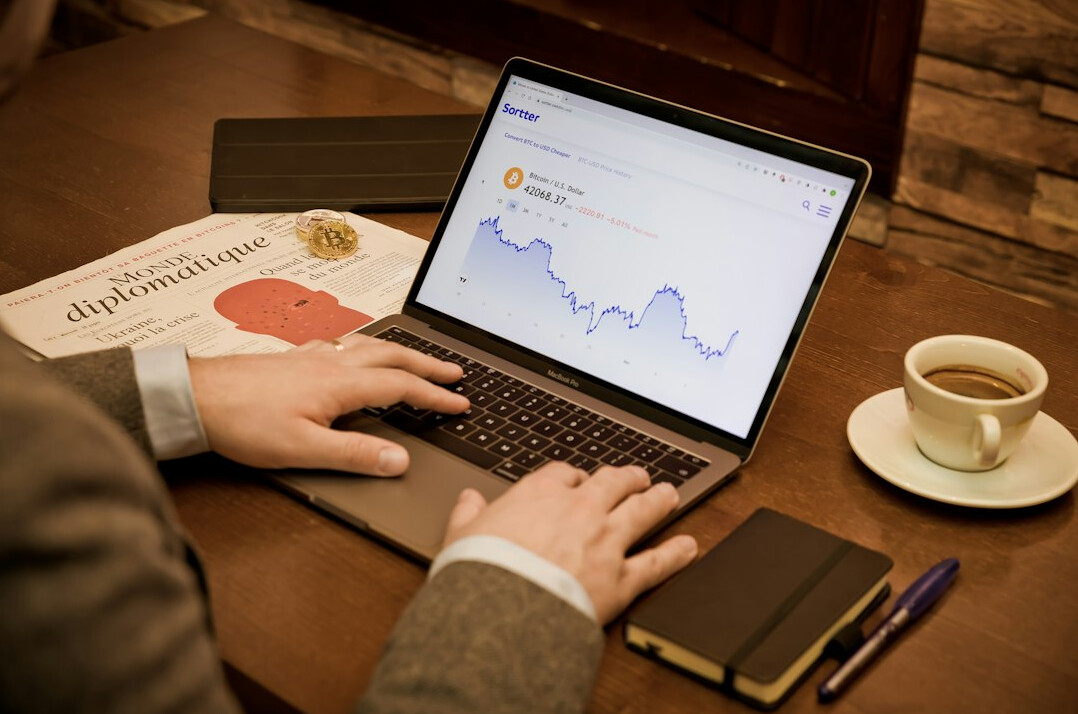 investigator on laptop